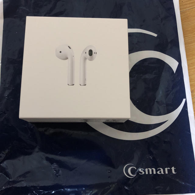 Apple(アップル)のAirPods 白 スマホ/家電/カメラのスマホアクセサリー(その他)の商品写真