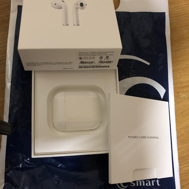 Apple(アップル)のAirPods 白 スマホ/家電/カメラのスマホアクセサリー(その他)の商品写真