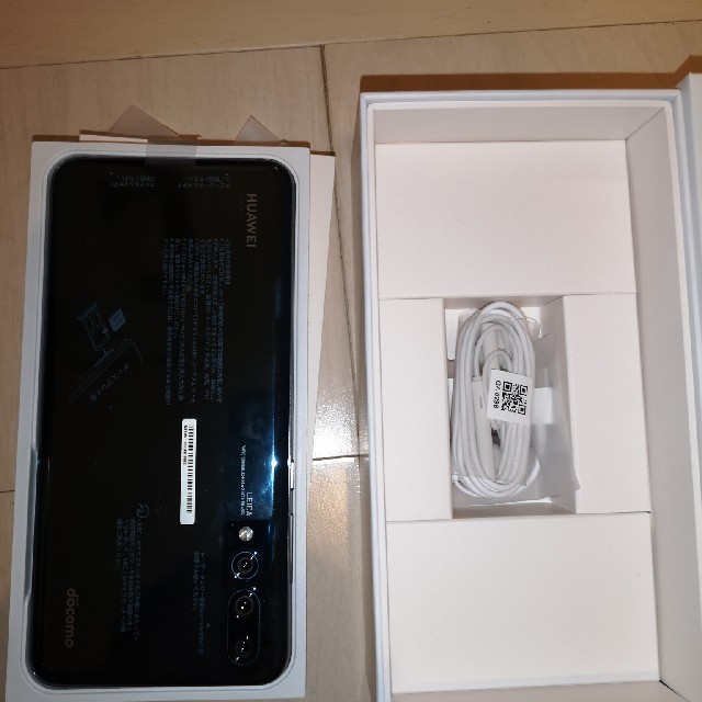 ANDROID(アンドロイド)のHuawei P20 Pro(HW-01K) ブルー　本体 スマホ/家電/カメラのスマートフォン/携帯電話(スマートフォン本体)の商品写真