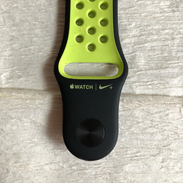 Apple Watch(アップルウォッチ)の【ユーズド】アップルウォッチ38mm NIKEスポーツバンド ボルト メンズの時計(ラバーベルト)の商品写真