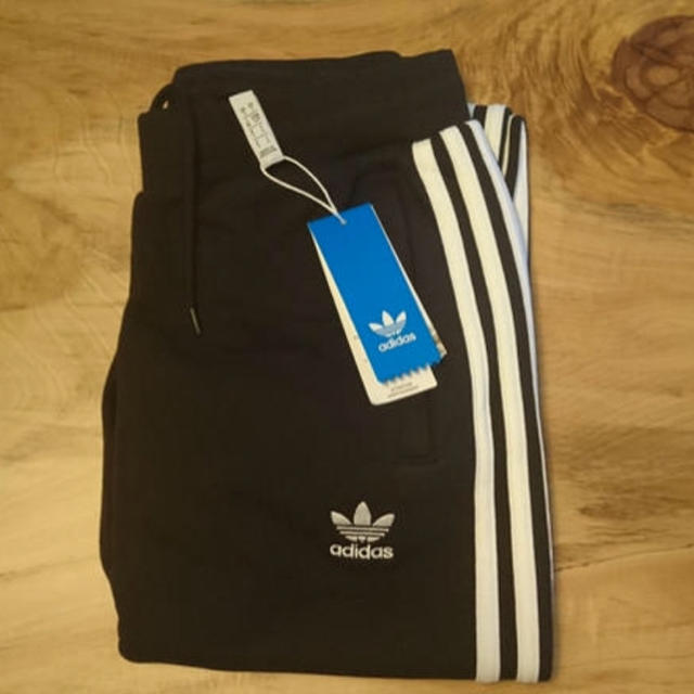 エバランプ様【新品タグ付】adidas originalトラックパンツ　L adidas - 【Sサイズ】新品タグ付 adidas スーパースター