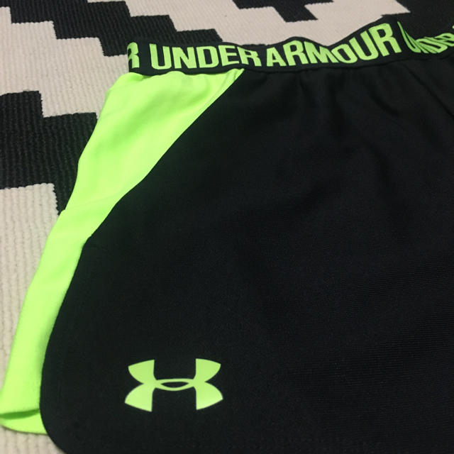 UNDER ARMOUR(アンダーアーマー)の新品 アンダーアーマー ショートパンツ レディース M スポーツ/アウトドアのトレーニング/エクササイズ(トレーニング用品)の商品写真