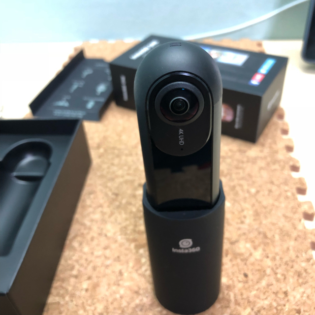 Insta 360 one 箱、付属品全てあり スマホ/家電/カメラのカメラ(コンパクトデジタルカメラ)の商品写真