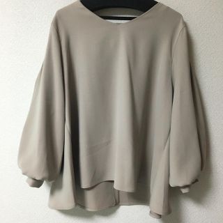 アンドクチュール(And Couture)の美品‼️アンドクチュール トップス ベージュ(シャツ/ブラウス(長袖/七分))