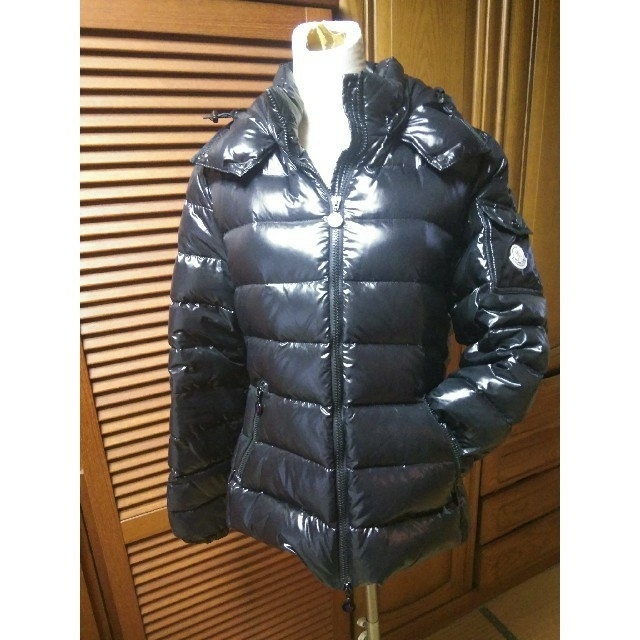 MONCLER(モンクレール)のモンクレール☆バディ☆美品☆正規品☆4 ☆黒☆最終大値下げ レディースのジャケット/アウター(ダウンジャケット)の商品写真