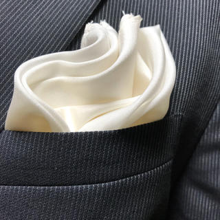 ポケットチーフ 白 シルク100％ 結婚式 新品(ハンカチ/ポケットチーフ)