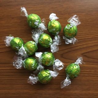 リンツ(Lindt)のリンドール 抹茶のみ10個(菓子/デザート)