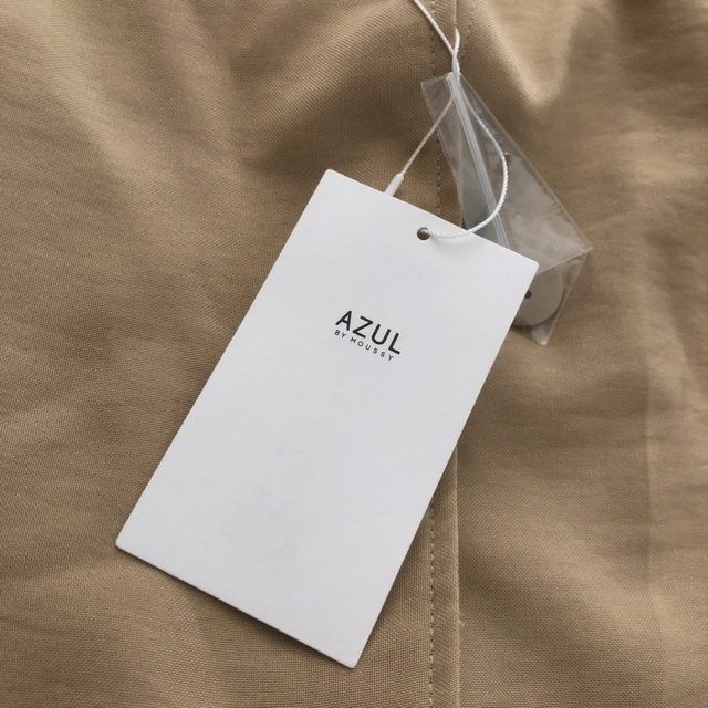 AZUL by moussy(アズールバイマウジー)の新品未使用タグ付。人気商品。AZULBYMOUSSY／トレンチコート/ベージュ レディースのジャケット/アウター(トレンチコート)の商品写真
