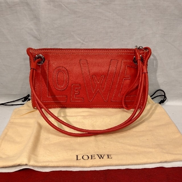 LOEWE(ロエベ)の【美品】LOEWE　ショルダーバッグ　レッド レディースのバッグ(ショルダーバッグ)の商品写真