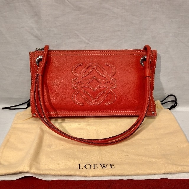 LOEWE(ロエベ)の【美品】LOEWE　ショルダーバッグ　レッド レディースのバッグ(ショルダーバッグ)の商品写真