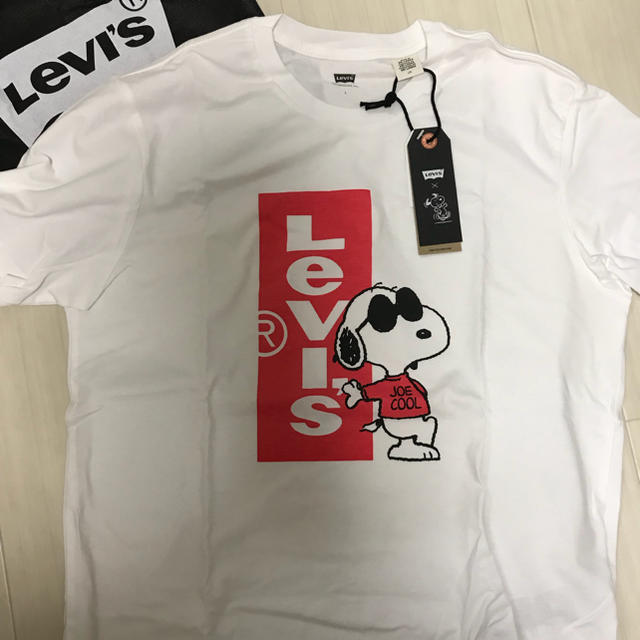 Levi's - リーバイス×スヌーピーTシャツの通販 by とまと's shop ...