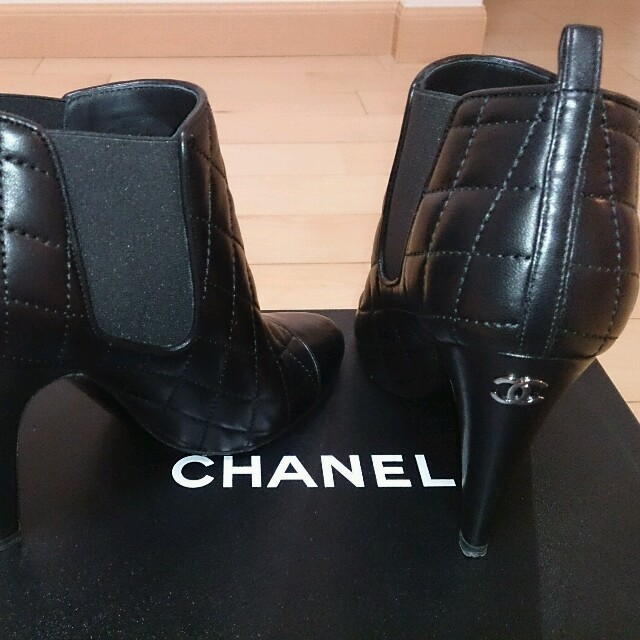 CHANEL(シャネル)のCHANELショートブーツ レディースの靴/シューズ(ブーツ)の商品写真