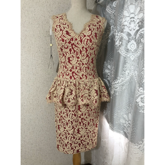 TADASHI SHOJI(タダシショウジ)の稀少新品　Tadashi Shoji ドレス 膝丈ワンピース　総レース　ぺプラム レディースのワンピース(ひざ丈ワンピース)の商品写真