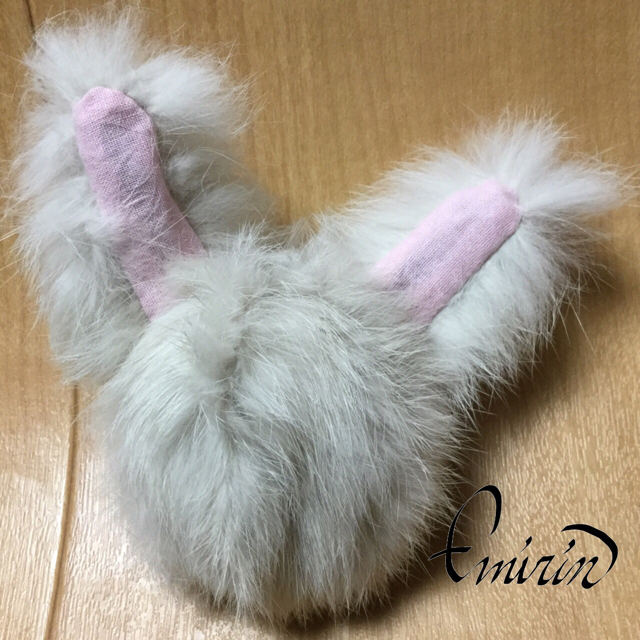 ミニポーチ ウサギ型 リアルファー ハンドメイドのファッション小物(財布)の商品写真