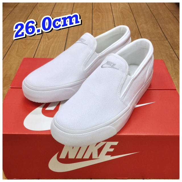 NIKE(ナイキ)の【新品】NIKE W's TOKI SLIP 724770-100 26.0cm メンズの靴/シューズ(スニーカー)の商品写真