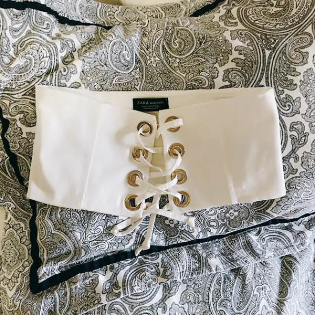 ZARA(ザラ)のZARA コルセット white レディースのファッション小物(ベルト)の商品写真