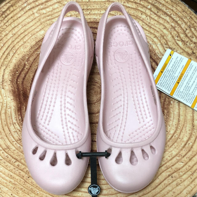 crocs(クロックス)の新品 クロックス  マリンディ W6 コットンキャンディ 〜23cm 廃盤色 レディースの靴/シューズ(サンダル)の商品写真