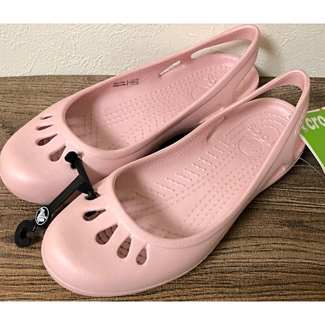 crocs(クロックス)の新品 クロックス  マリンディ W6 コットンキャンディ 〜23cm 廃盤色 レディースの靴/シューズ(サンダル)の商品写真