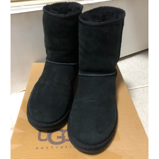 UGG クラシックムートン