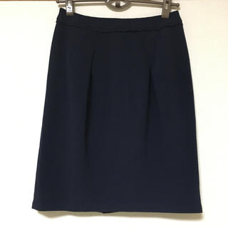 アリスバーリー(Aylesbury)のアリスバーリー  素敵なタックデザインスカート  9号  紺色  日本製(ひざ丈スカート)
