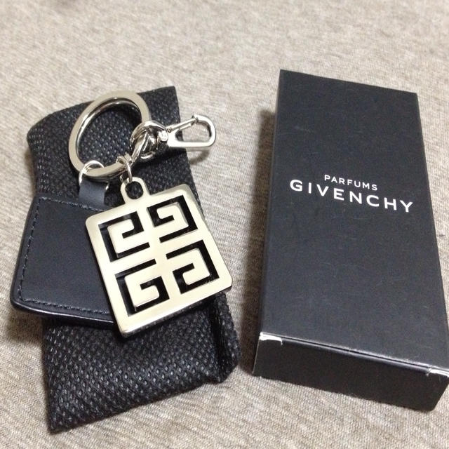 GIVENCHY - GIVENCHYのキーリングの通販 by mii's shop｜ジバンシィ