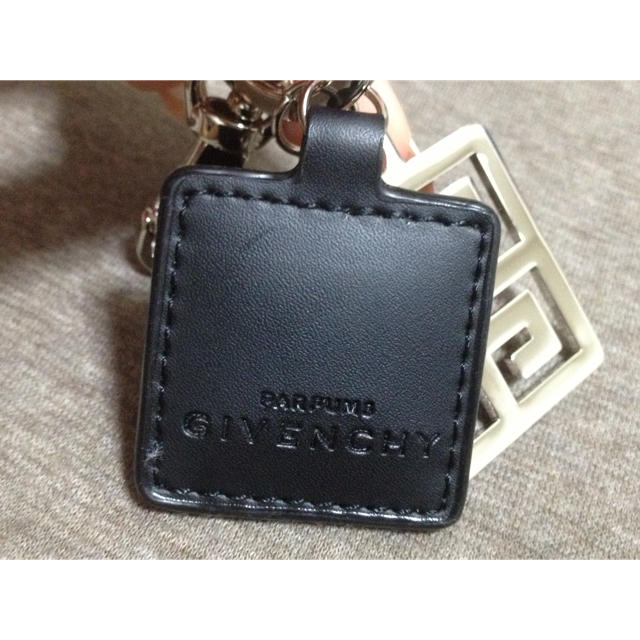 GIVENCHY - GIVENCHYのキーリングの通販 by mii's shop｜ジバンシィ ...