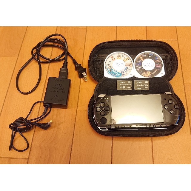 PlayStation Portable(プレイステーションポータブル)のPSP 本体＋付属品 エンタメ/ホビーのゲームソフト/ゲーム機本体(家庭用ゲーム機本体)の商品写真