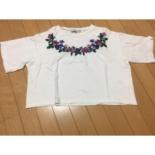 ウィゴー(WEGO)のWEGO ショート丈 花柄 刺繍 Tシャツ(Tシャツ(半袖/袖なし))