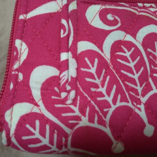 Vera Bradley(ヴェラブラッドリー)のヴェラブラッドリー　Zip Around Wallet① レディースのファッション小物(財布)の商品写真