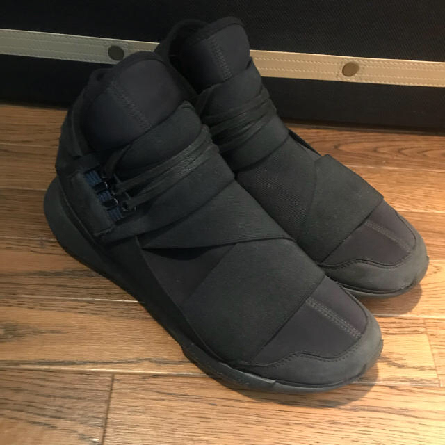 Y-3(ワイスリー)のY-3 QASA HIGH トリプルブラック メンズの靴/シューズ(スニーカー)の商品写真