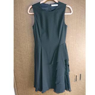 バーニーズニューヨーク(BARNEYS NEW YORK)の週末お値下げ【完売 新品】KUTEA black frill dress(ひざ丈ワンピース)