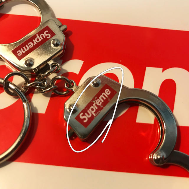 Supreme(シュプリーム)のSupreme Handcuffs Keychain メンズのファッション小物(その他)の商品写真