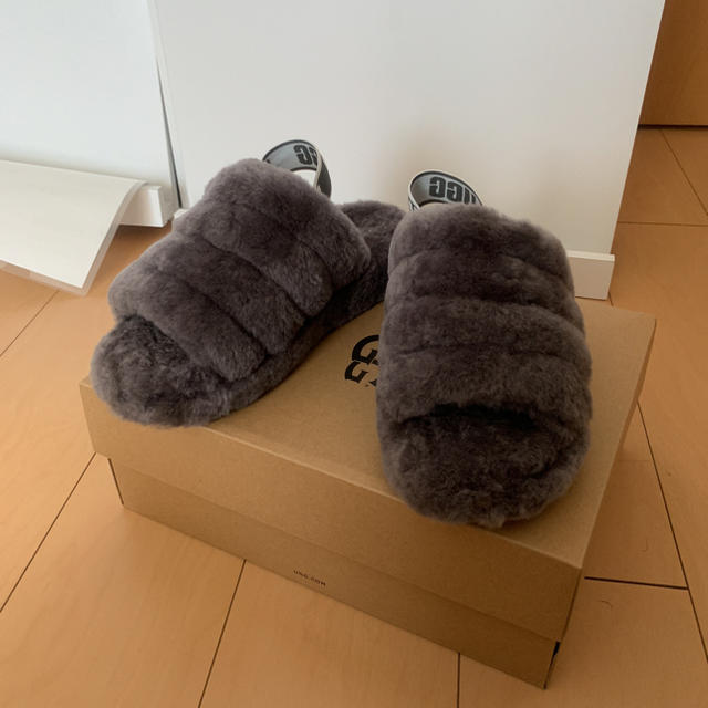 UGG - UGG ファーサンダルの通販 by layla's shop｜アグならラクマ