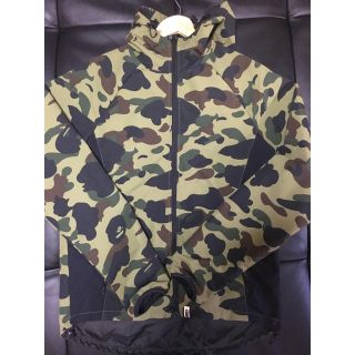 アベイシングエイプ(A BATHING APE)の送料込！bape lightweight jacket 1st camo (マウンテンパーカー)