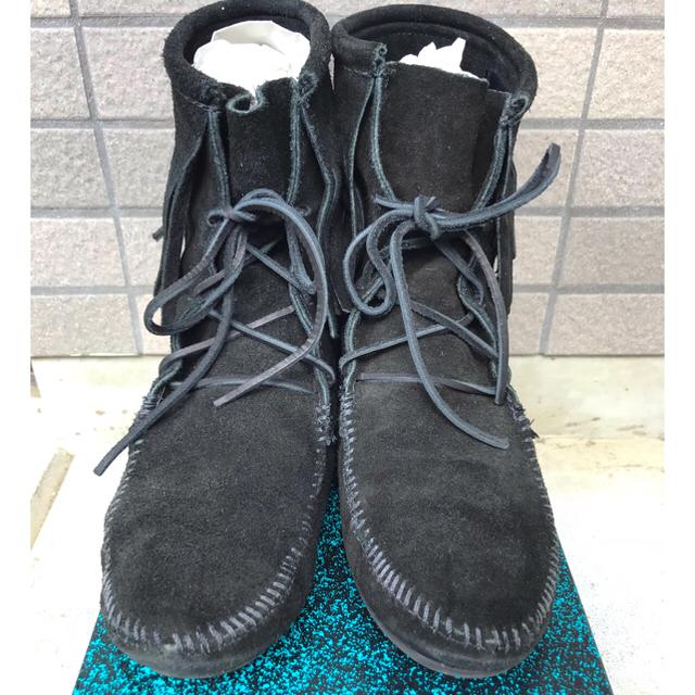 Minnetonka(ミネトンカ)の【中古品】ミネトンカ トランパー アンクル ハイ ブーツ ブラック レディースの靴/シューズ(ブーツ)の商品写真