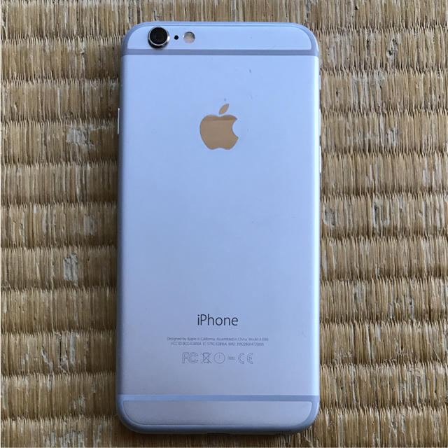 Apple(アップル)のiPhone6 64G docomo シルバー スマホ/家電/カメラのスマートフォン/携帯電話(スマートフォン本体)の商品写真
