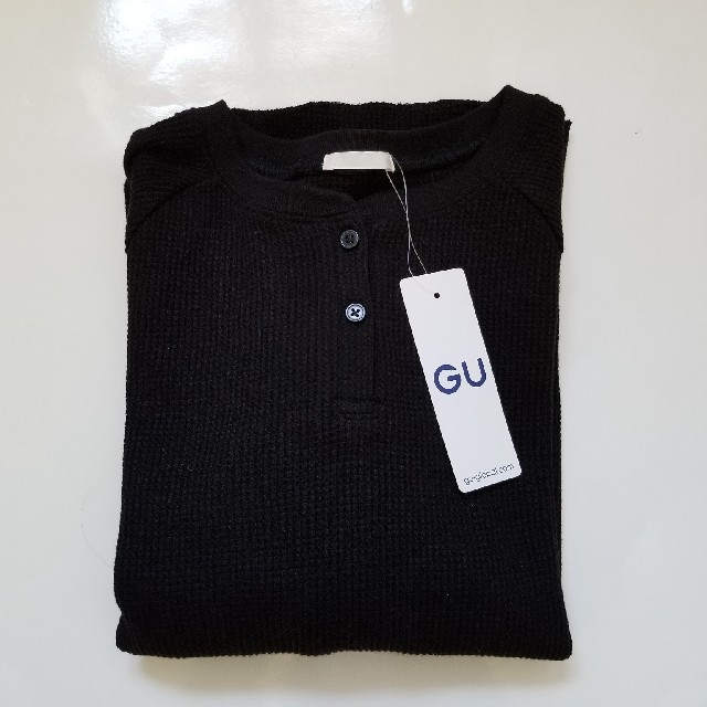 GU(ジーユー)の新品未使用【GU ジーユー】ワッフルヘンリーネックT　 ブラック　M レディースのトップス(Tシャツ(長袖/七分))の商品写真