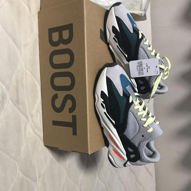 YEEZY BOOST 700