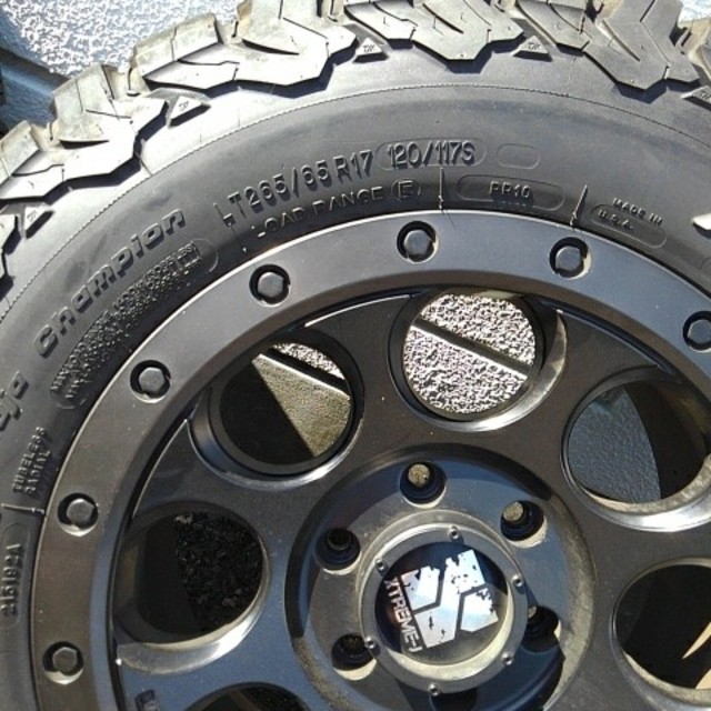 BFGoodrich 265 65 r17 ランクル　プラド　バラ売り 1