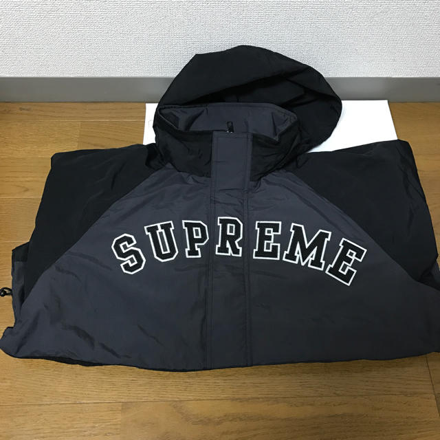 Supreme(シュプリーム)のシュプリーム Court Half Zip Pullover  メンズのジャケット/アウター(ナイロンジャケット)の商品写真