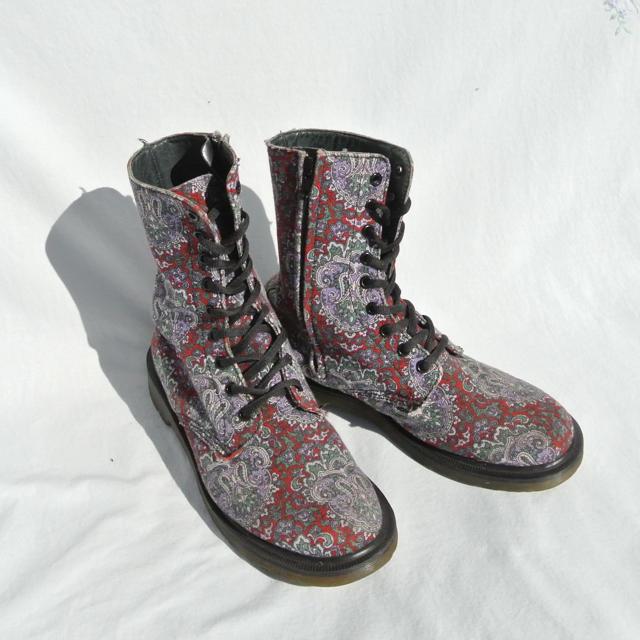 Dr.Martens(ドクターマーチン)の(交渉可)  Dr.Martens レア ペイズリー レディースの靴/シューズ(ブーツ)の商品写真