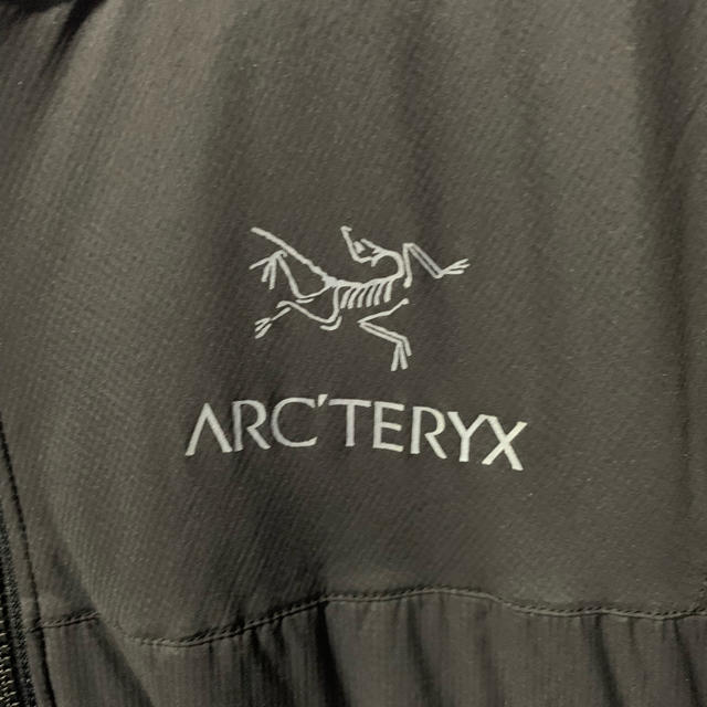 ARC'TERYX(アークテリクス)のアークテリクス ARC'TERYX ATOM LT HOODY XS メンズのジャケット/アウター(ダウンジャケット)の商品写真