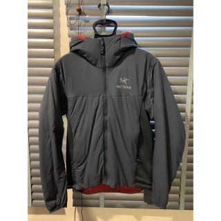 アークテリクス(ARC'TERYX)のアークテリクス ARC'TERYX ATOM LT HOODY XS(ダウンジャケット)