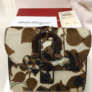 フェラガモ(Ferragamo)の新品同様！本物☆フェラガモ ハラコ レザー2つ折り財布 IY22-6103(財布)