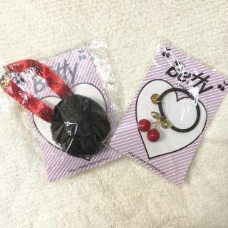 ブロック(BLOC)のBetty ファー  チョーカー チェリー ヘアゴム ブレスレット セット(その他)