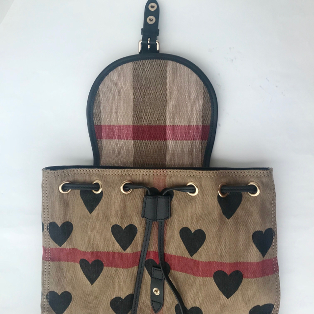 BURBERRY(バーバリー)の【専用ページ】BURBERRYレディースキャンバスバックパック レディースのバッグ(リュック/バックパック)の商品写真