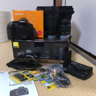 ニコン(Nikon)のD5300 ダブルズームキット

(デジタル一眼)