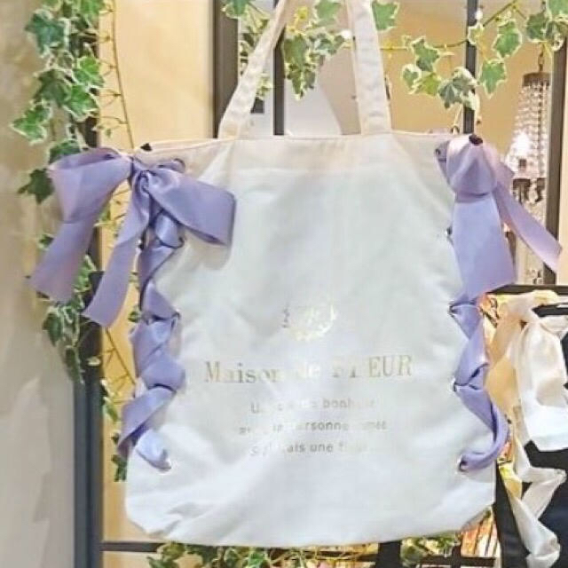 Maison de FLEUR(メゾンドフルール)の♡アイボリー♡持ってるだけで可愛い♡レースアップリボントートバッグ♡原宿限定♡ レディースのバッグ(トートバッグ)の商品写真