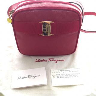 フェラガモ(Ferragamo)のフェラガモ ショルダーバック レッド(ショルダーバッグ)