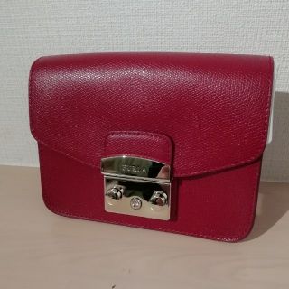 フルラ(Furla)のベイクドカラー♥️　FURLA　メトロポリス　チェーンポシェット　ボルドーレッド(ショルダーバッグ)